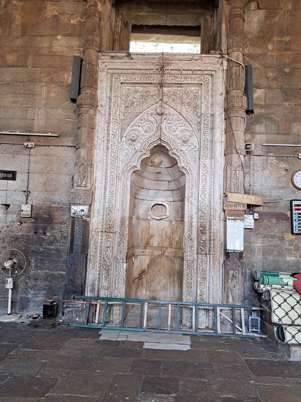 कुतुबुद्दीन ऐबक द्वारा बनवाया गया अढ़ाई दिन का झोपड़ा का स्थापत्य