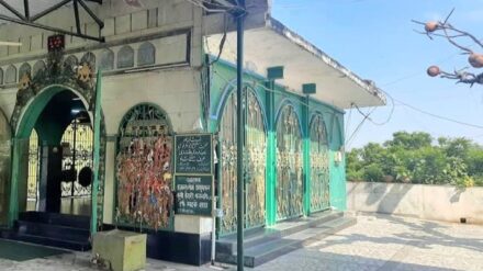 दिल्ली में 800 साल पुरानी मटका पीर दरगाह