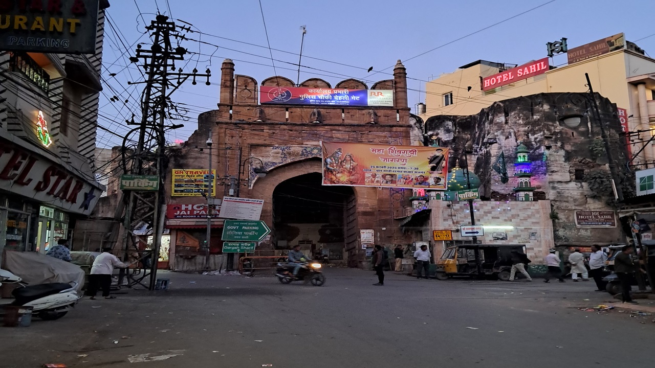 अजमेर का दिल्ली गेट: जहाँ से शुरू होता है दरगाह का रूहानी सफर