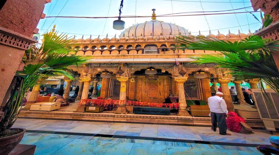 hazrat-nizamuddin-auliya-dargah-delhi