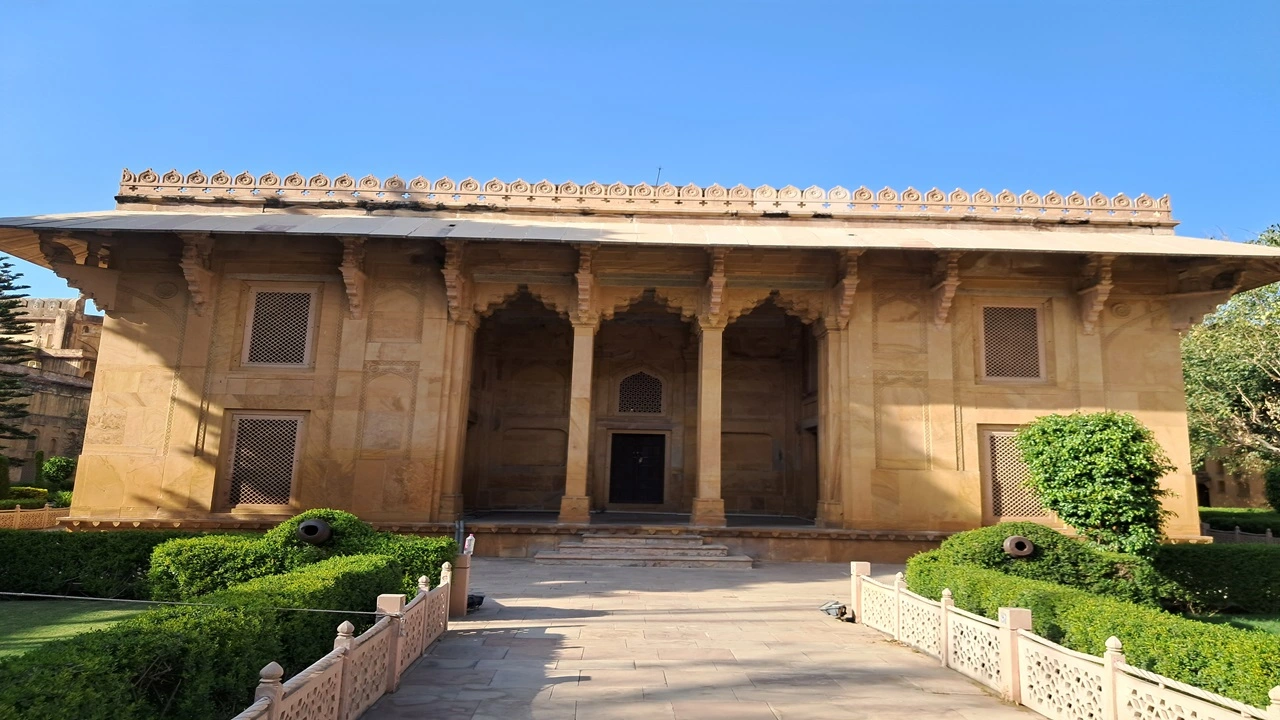 History of Akbari Fort<br />
