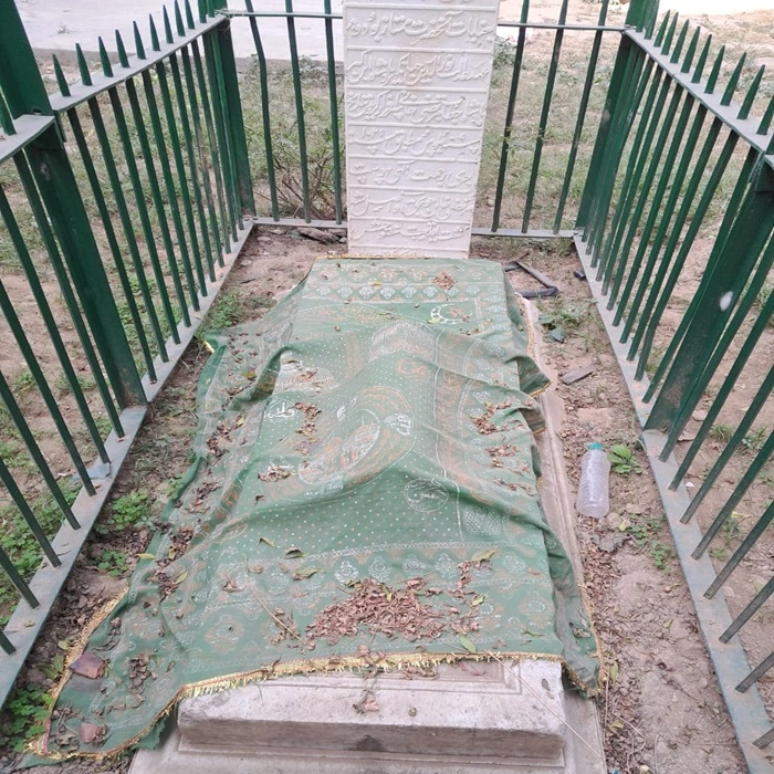 sheikh farid bukhari tomb