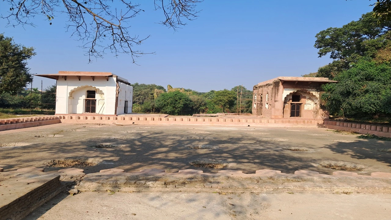 अब शीश महल को फिर से खोल दिया गया है