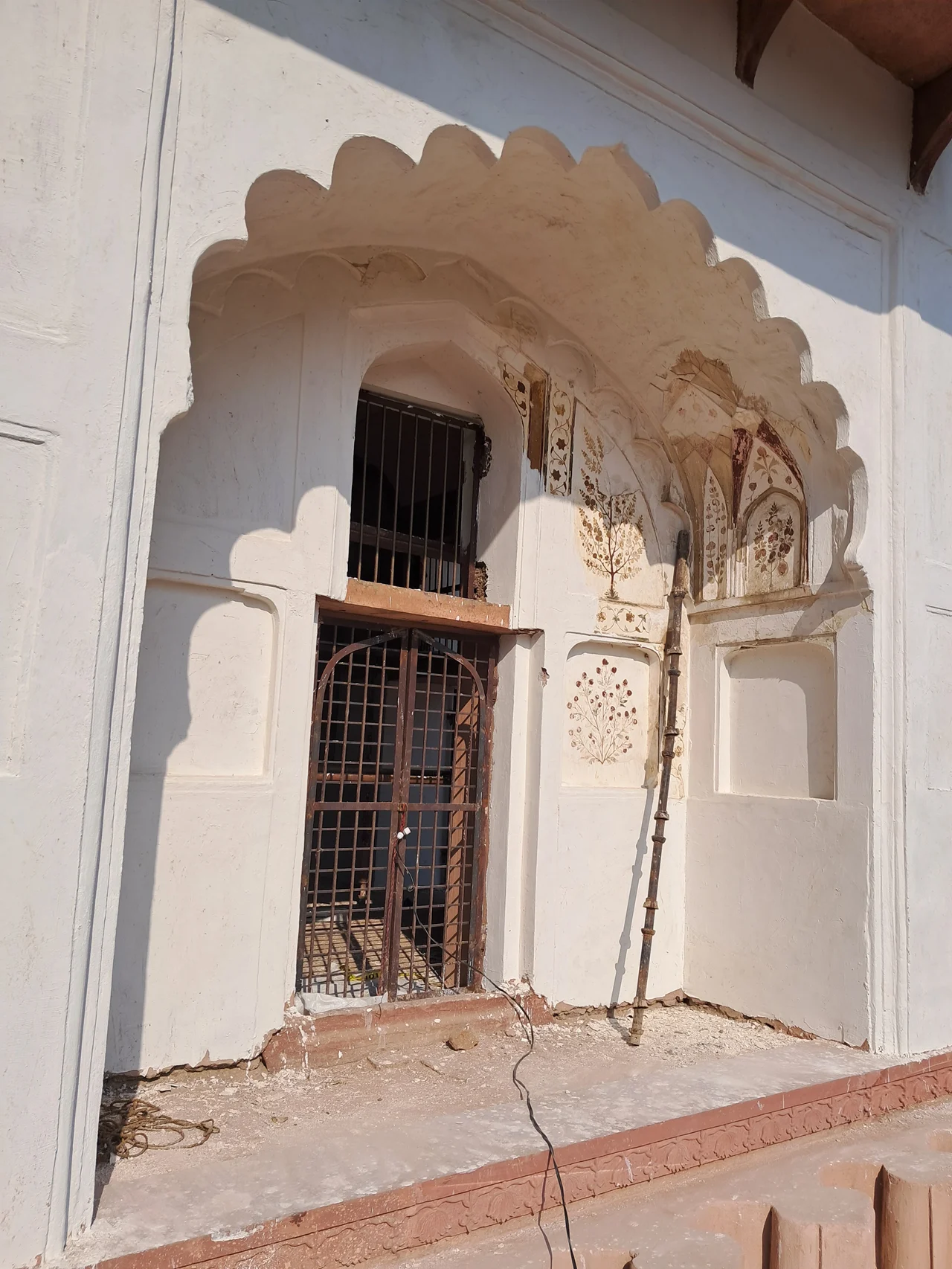 इतिहास के पन्नों से शालीमार बाग़ का शीश महल